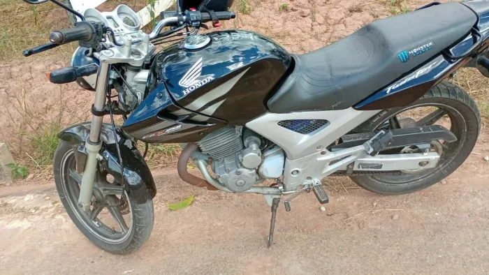 CBX 250 ano 2007