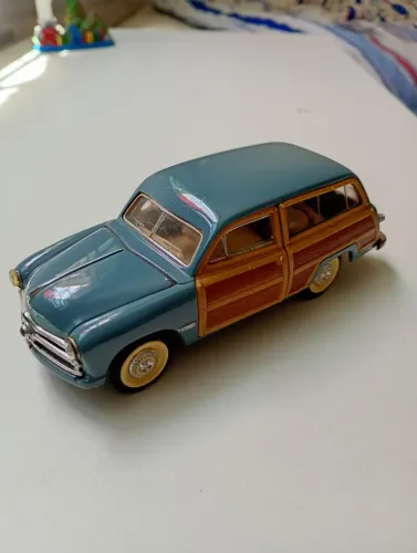 Miniatura Ford Wood Wagon Maisto