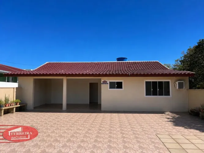 Casa com Terreno Amplo Pertinho do Mar