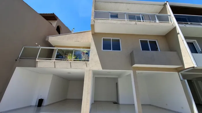 Sobrado em condomínio 195,00m² Guabirotuba Curitiba PR.