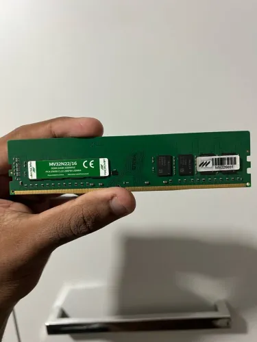 Memória RAM DDR4 16GB 3200MHz (1x16GB) para PC Desktop.