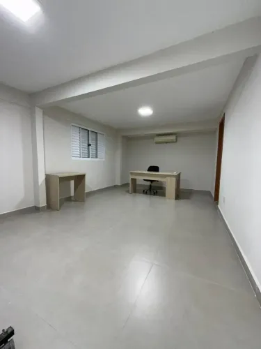 Escritório/Ponto Comercial para aluguel em Galeria no Quilombo - Av. Filinto Muller