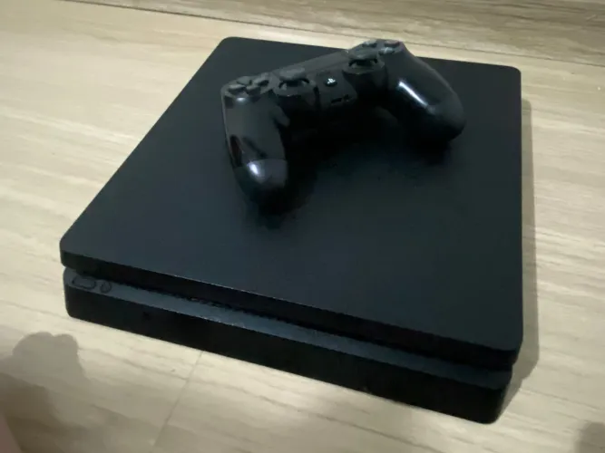 PS4 Slim 500GB + 6 jogos originais