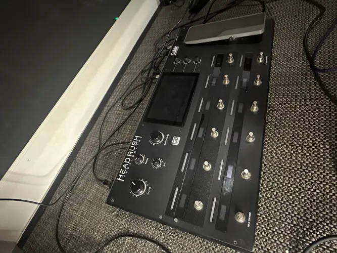 Pedaleira Headrush Pedalboard (perfeita)