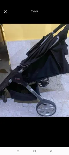 Carrinho de bebê reclinável preto 