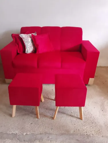 Sofá de luxo com. Pufs .599 reais . Entrega grátis