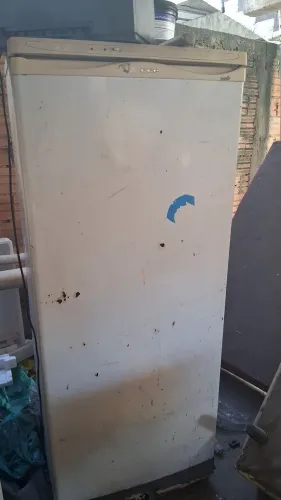 Vendo frizer para retirada de peças 