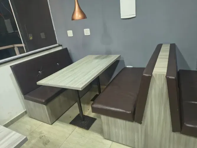 CONJUNTO BOOTH ( SOFAS E MESAS )