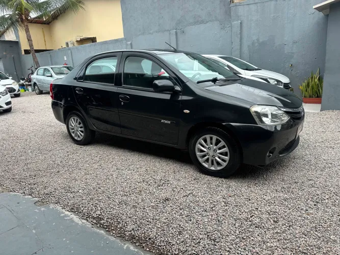 Toyota Etios XLS Sedan 1.5 Flex 16V 4P Mec. 2013