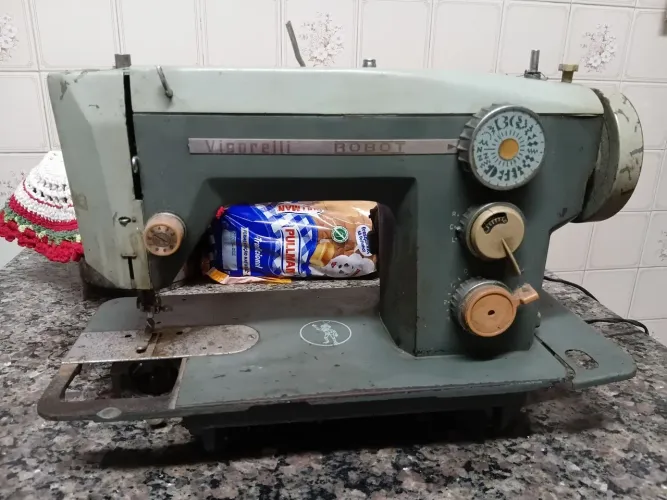 Máquina de costura Vigorelli Robot 110 60's motor gira barra costura travada precisa manut