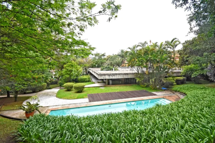 CASA COM TERRENO DE 3.100M² NA REGIÃO DA CIDADE JARDIM