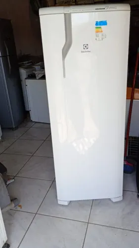 GELADEIRA FROSFIER MUITO NOVA MODELO NOVO DOU GARANTIA FAÇO A ENTREGA GRÁTIS!!!