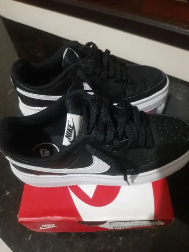 Tenis Nike 36, feminino, couro, preto, semi novo, original, comprado na loja Nike