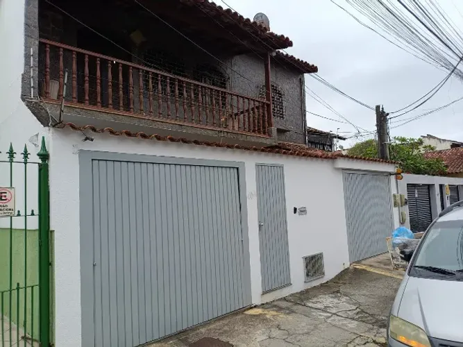 Casa no centro com 4 quartos com suíte para Locação .