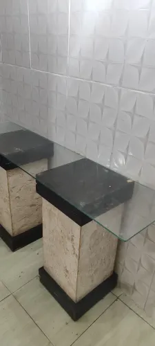 aparador de vidro com base em marmore 