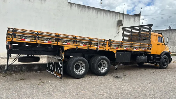 Caminhão pronto pra trabalhar 