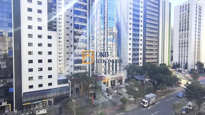 ALUGO APARTAMENTO NO BATEL 04 DORMITÓRIOS (01 SUÍTE) 02 VAGAS DE GARAGEM