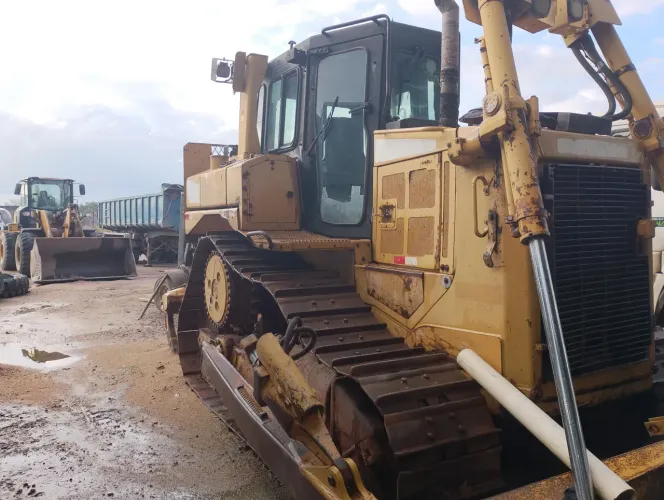 Locação trator esteira D6T