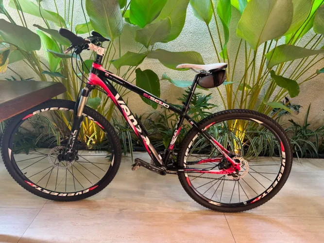 Mountain Bike Venzo Scud Aro 29 - Kit Shimano Deore - Rodas Everest XC