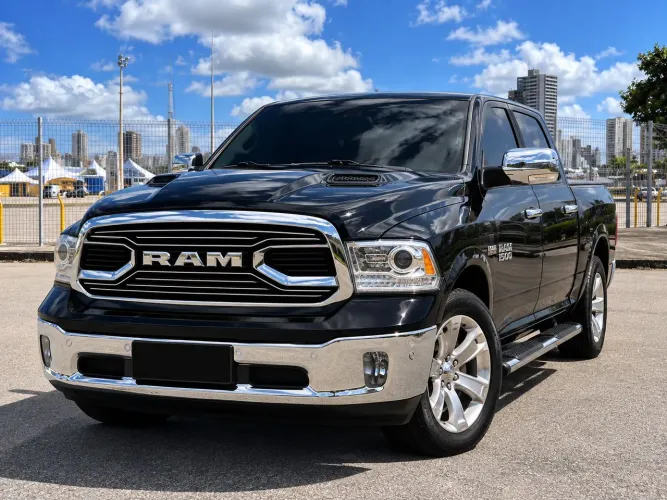 Ram Classic Laramie 5.7 V8 16V Gasolina 4X4 Aut. 2022