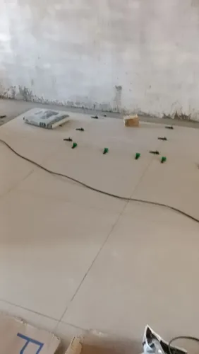 Trabalho com reforma e construção