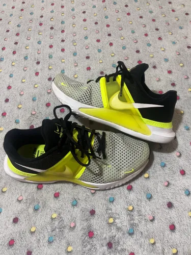 tênis nike renew fusion cinza e amarelo