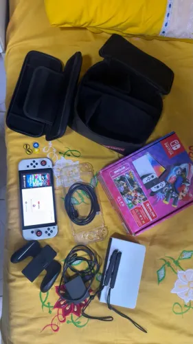 Nintendo Switch OLED Edição Mario Kart 8 Deluxe + Kit Completo