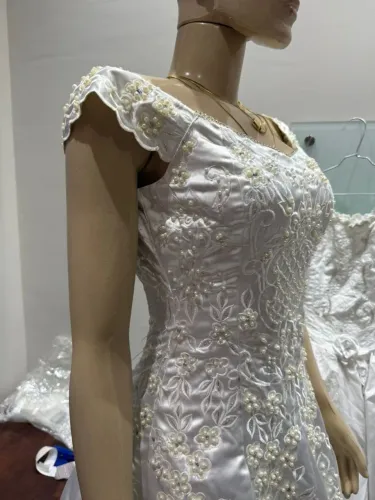 Kit completo Vestido de noiva + 3 vestidos de damas de alta qualidade com calda bordada