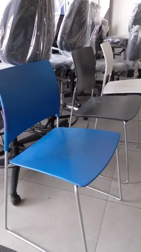 Cadeira Cavaletti - Modelo fixo da linha go para escritório
