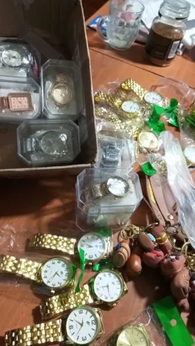 Lote com 10 relógios novos para revender
