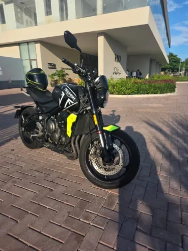 Triumph Trident 660 - com Quickshifter