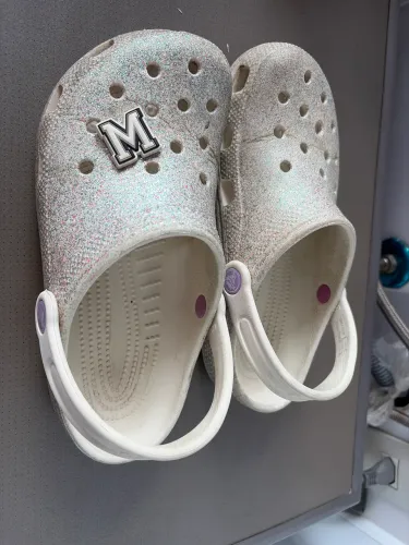 Crocs J3 equivale a9 tamanho 34