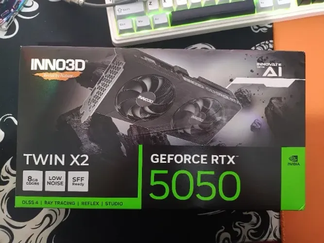 Placa de Vídeo Geforce RTX 5050 INNO3D Twin X2 8gb - Lacrada