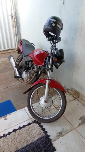 Vendo uma moto 150 fan tudo pago documentação tudo ok