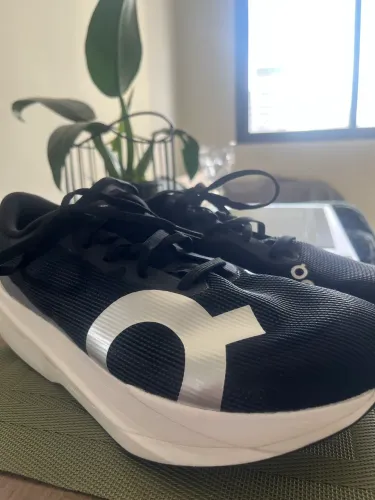 Tenis on cloudboom volt