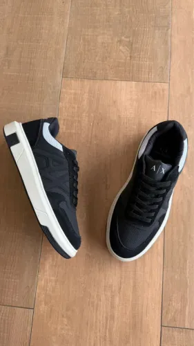 Tênis Armani exchange preto com o solado branco 