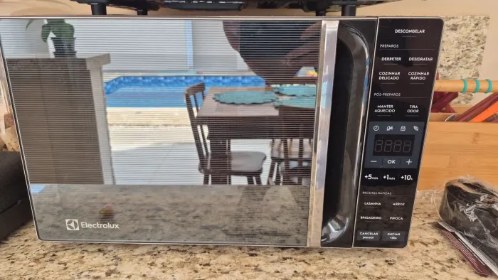 Microondas Eletrolux 23L 220v