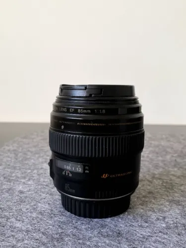 Canon EF 85mm f/1.8