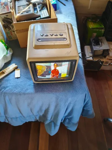 Tv 10" semp toshiba antiga 