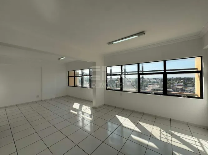 Sala Comercial com 106m² no Ed. Centro Empresarial de Várzea Grande