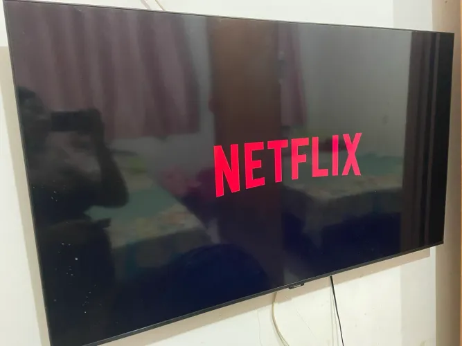 Smart tv 50 polegadas 4k só está com essas listras não interfere em nada