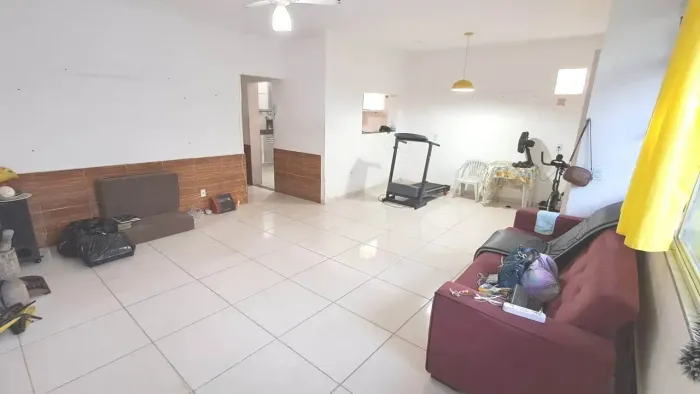 OPORTUNIDADE! CASA LINEAR AMPLA E AREJADA PARA ENTRAR E MORAR!