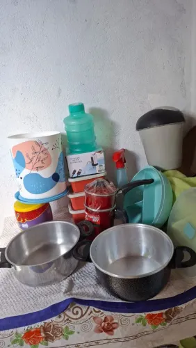 Vendo estas vasilhas. Por 140 reais. 