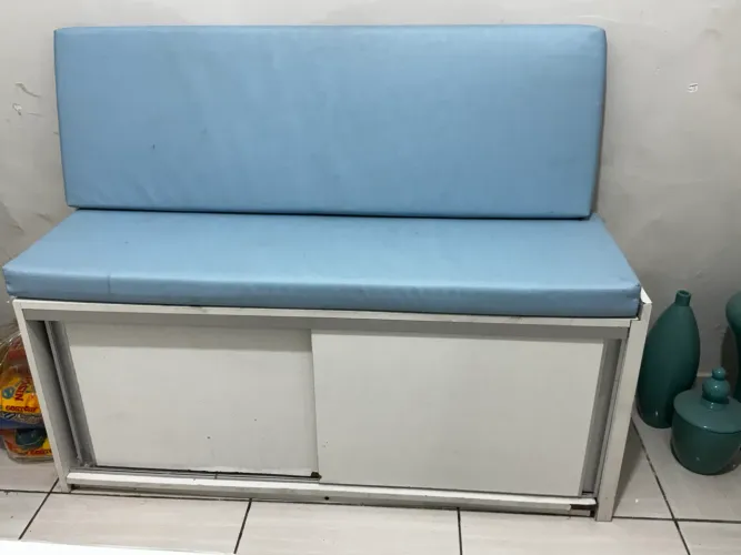 2 Bancadas de espera (acompanha assento e encosto)