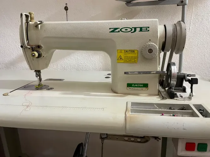 Máquina de costura industrial reta