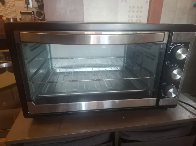 Forno elétrico Philco 50L com função Dourar