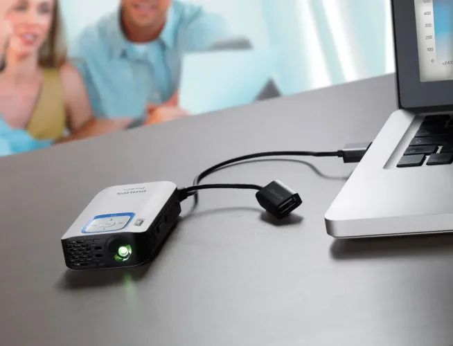 Projetor portátil Philips PicoPix PPX2340T de 40 ANSI lumens, 4gb memória, bateria interna