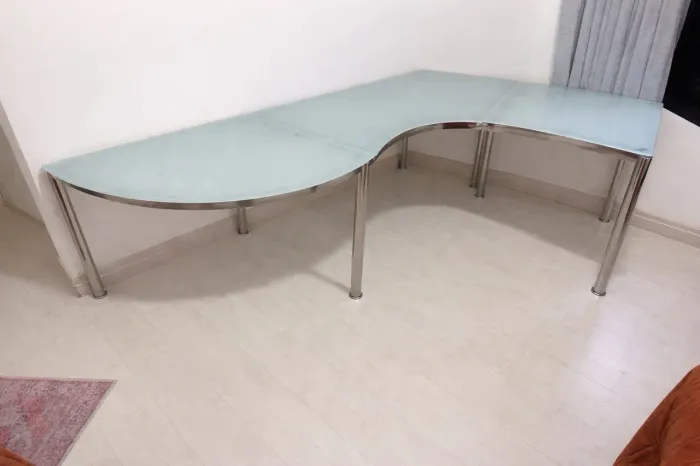 Mesa de Escritório Tok&Stok em Vidro Jateado e Aço Inox - 2,30 x 1,50 m 