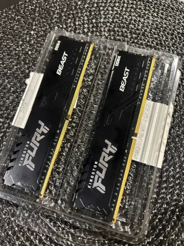 Vendo o par de Memória DDR 4 kingston de 8G cada