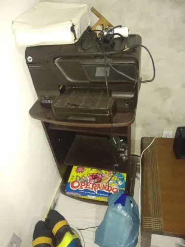 Impressora e mesa 